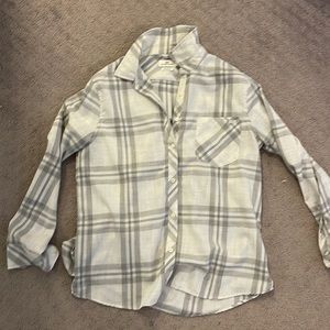 Vineyard Vines grey shirt. Size 12.